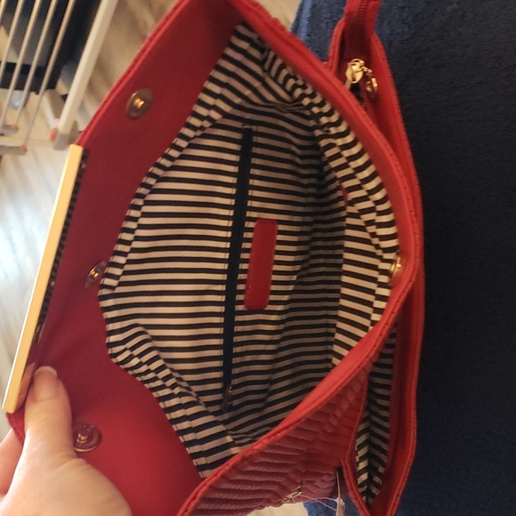 Red clutch - Picture 6 of 8